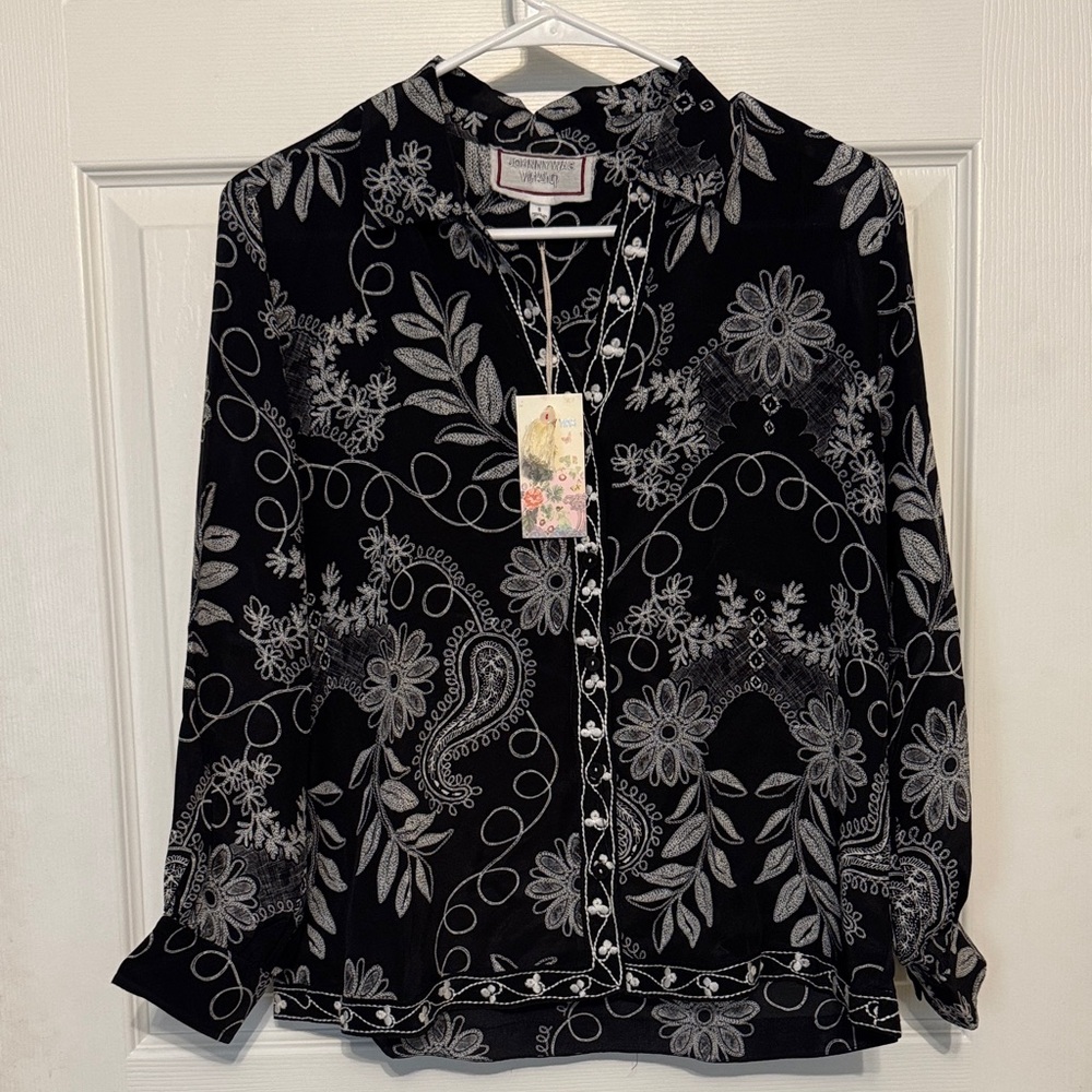 Aratta size small NWT Black and White Floral Button-Up Blouse